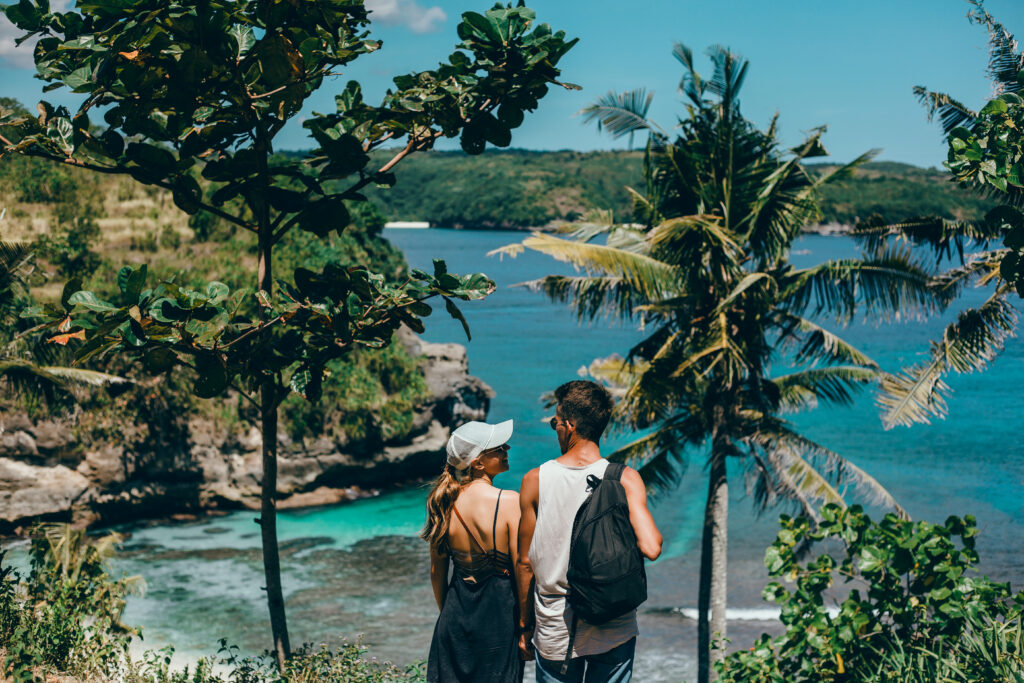 sea pose of couple